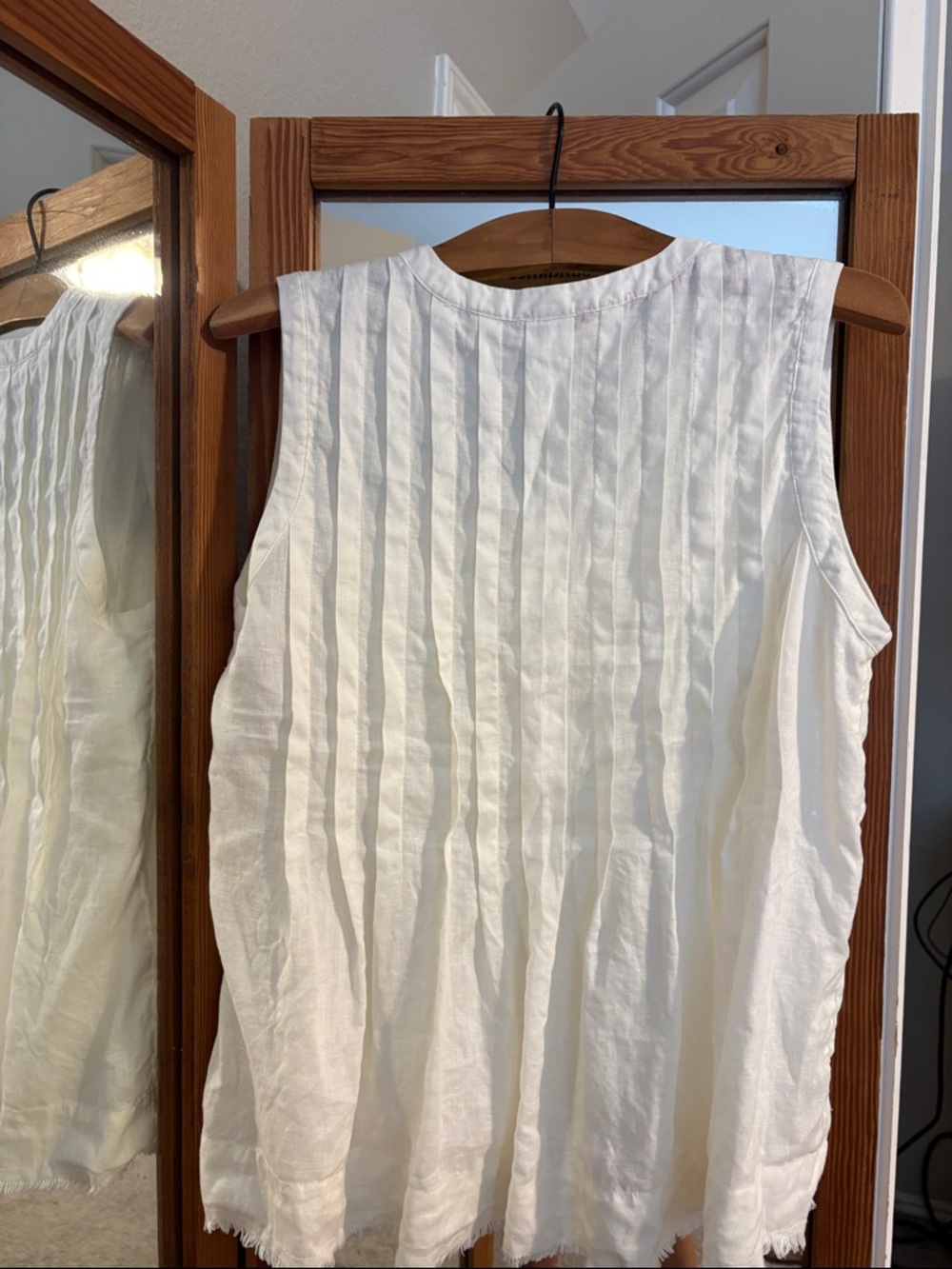 Sundance Cream colored Sleeveless Pintuck Linen top with Button Placket - Picture 3 of 9